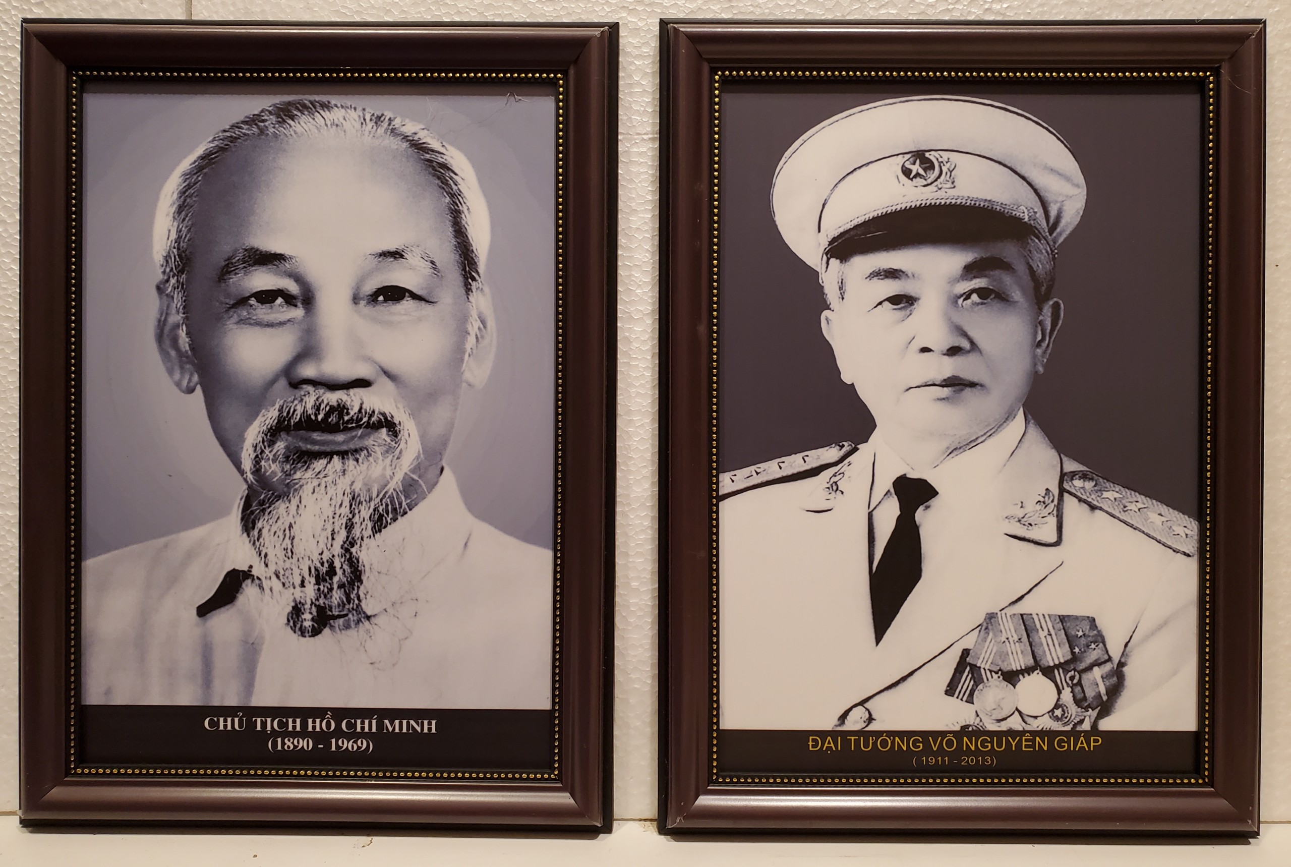 CẶP ẢNH CHÂN DUNG BÁC HỒ - BÁC GIÁP