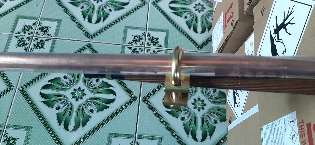 [HCM]Ốc chữ U xiết cáp và cọc tiếp địa