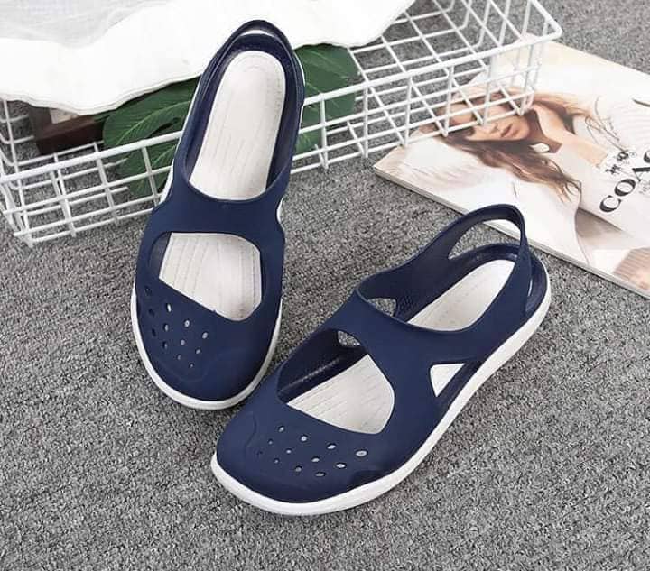 Giầy nhựa nữ bít mũi, êm chân
