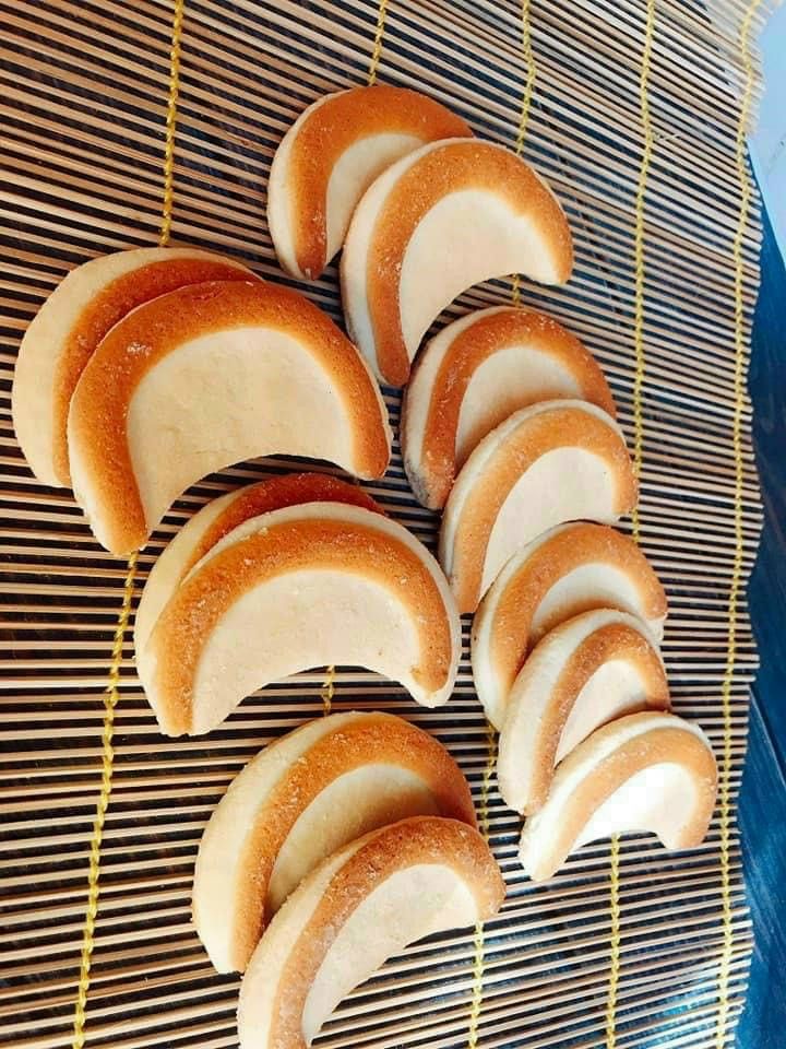 Bánh lưỡi liềm sữa