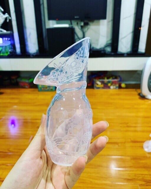 Cốc hứng sữa dolphin
