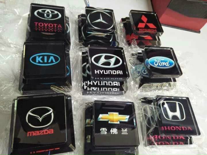 Nước hoa ô tô pha lê logo hãng HONDA