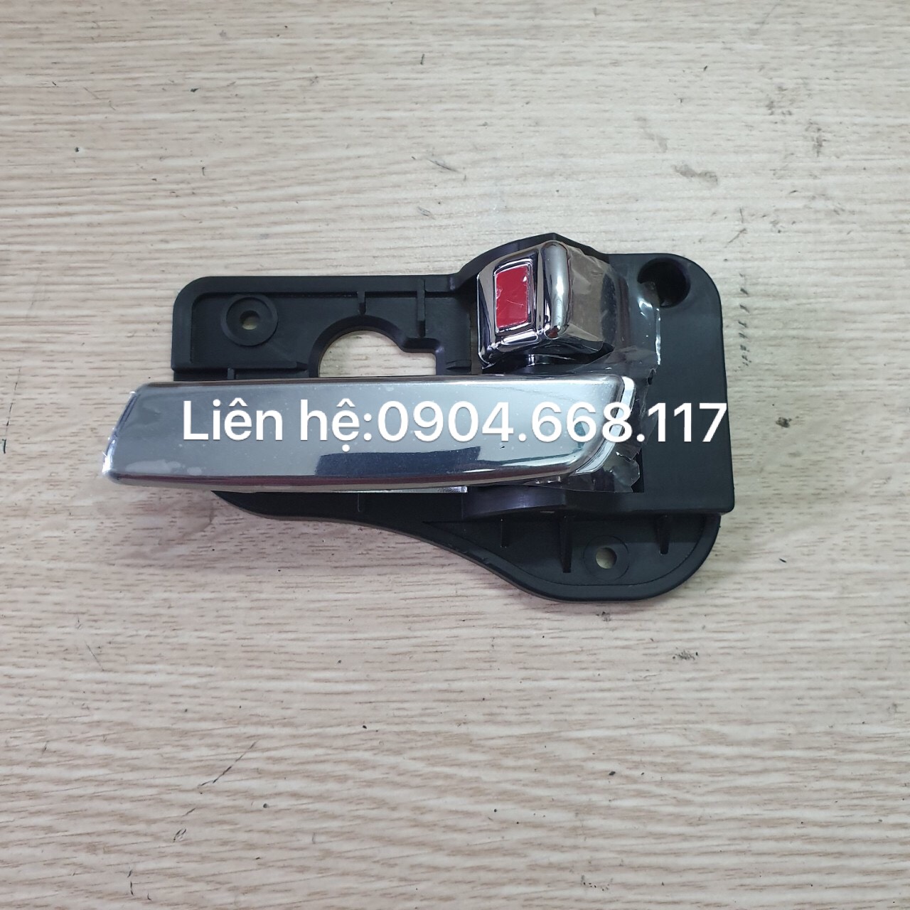 Tay mở cửa trong Kia Carens