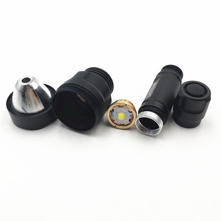 Đèn pin siêu sáng C8 Cree XHP50.2 kiểu dáng sang trọng