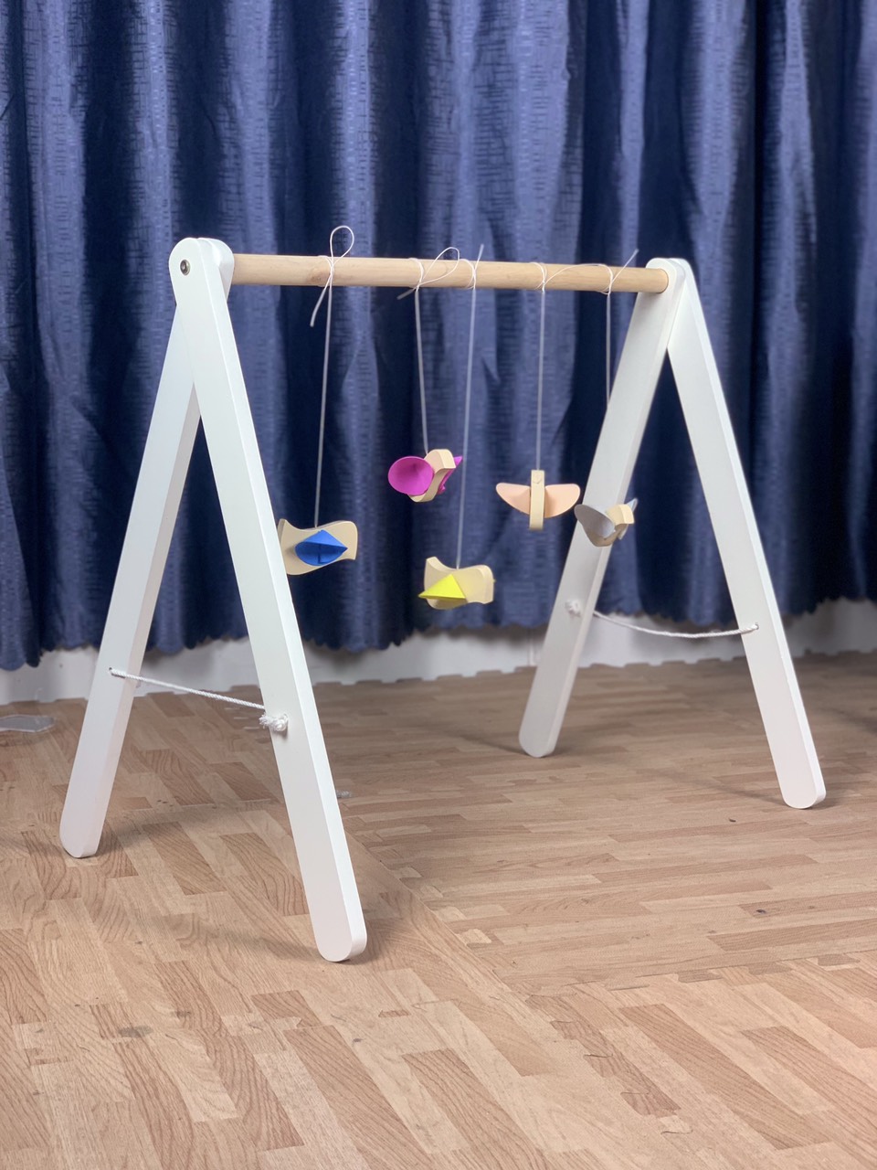 Kệ chữ A treo đồ chơi cho bé