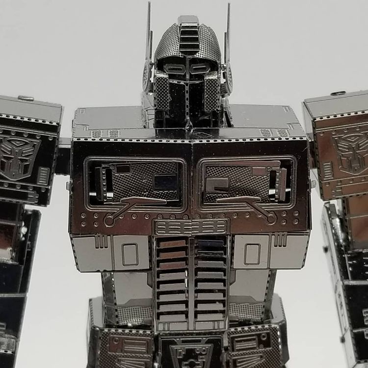 Mô Hình 3D Kim Loại Transformers Robot Optimus Prime Phe Autobot (chưa ráp)
