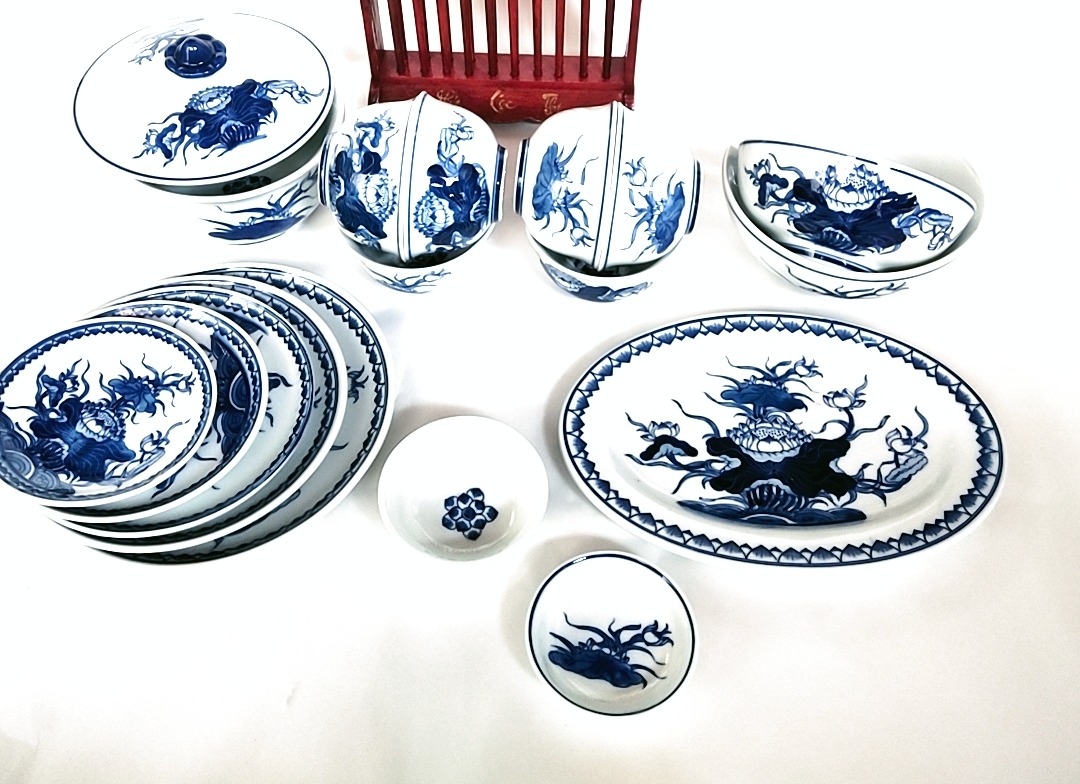 Gốm sứ Bát Tràng - Bộ đồ ăn bằng sứ để thờ