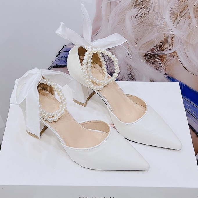 Giày nữ (Fom to 1.5) bít mũi quai hạt châu cột nơ cao 7cm - V39