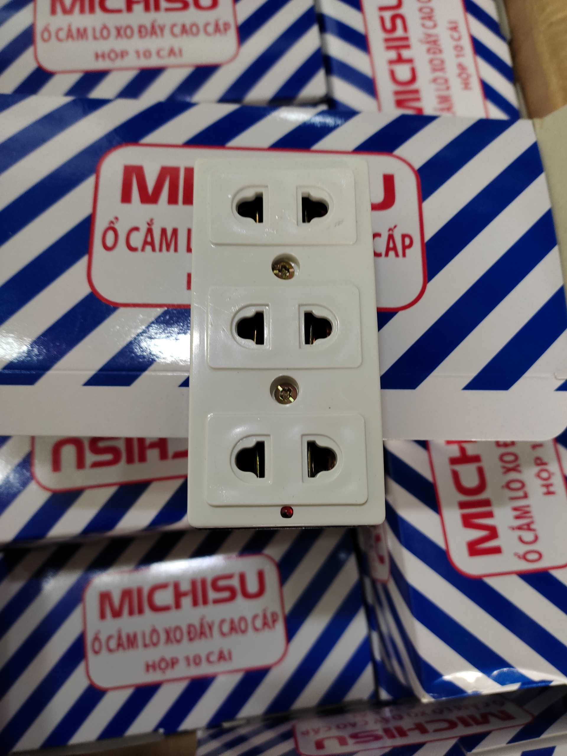 Ổ Cắm 3 Lỗ K103 -3Ht