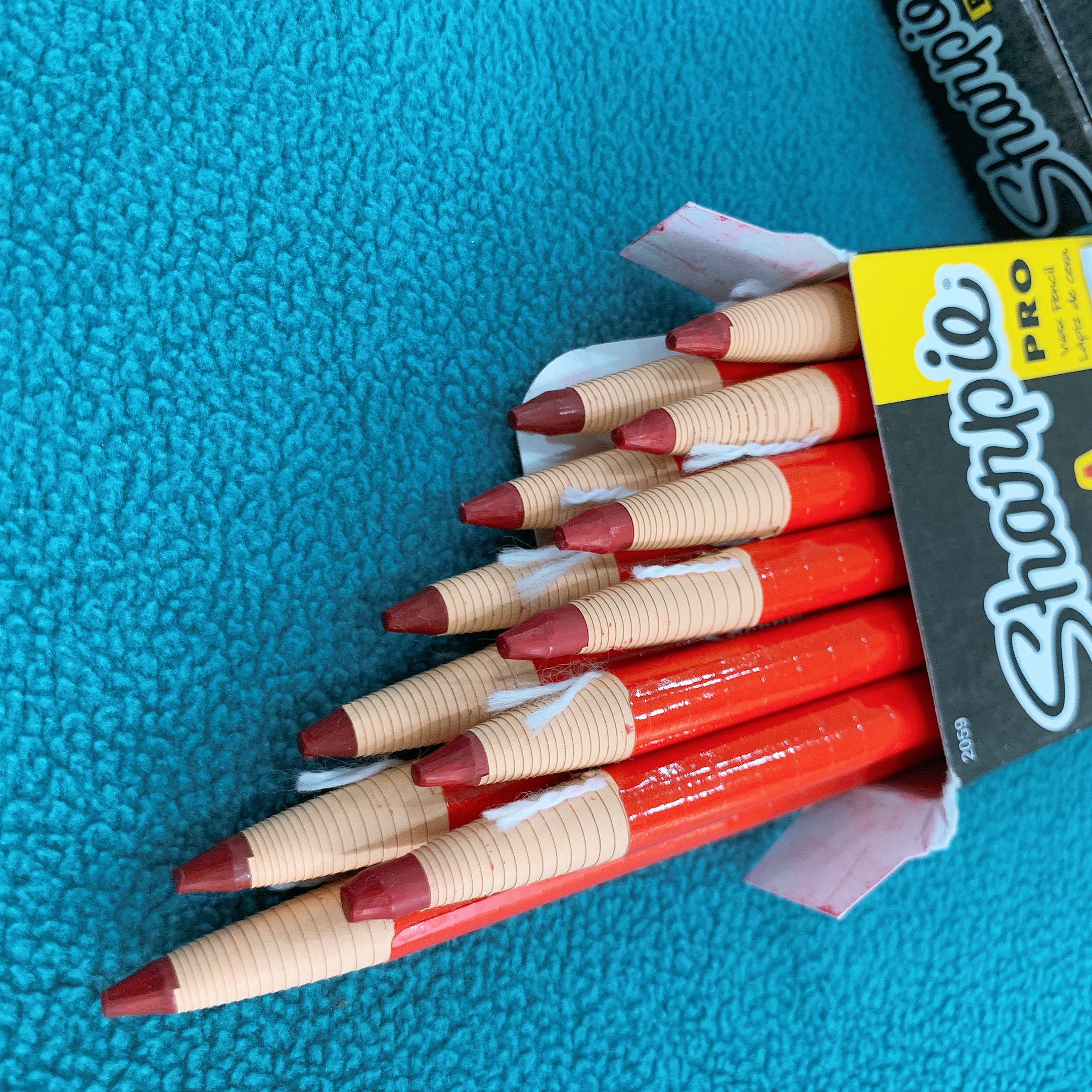 [HCM]Chì đá định hình môi Sharpie – Màu đỏ