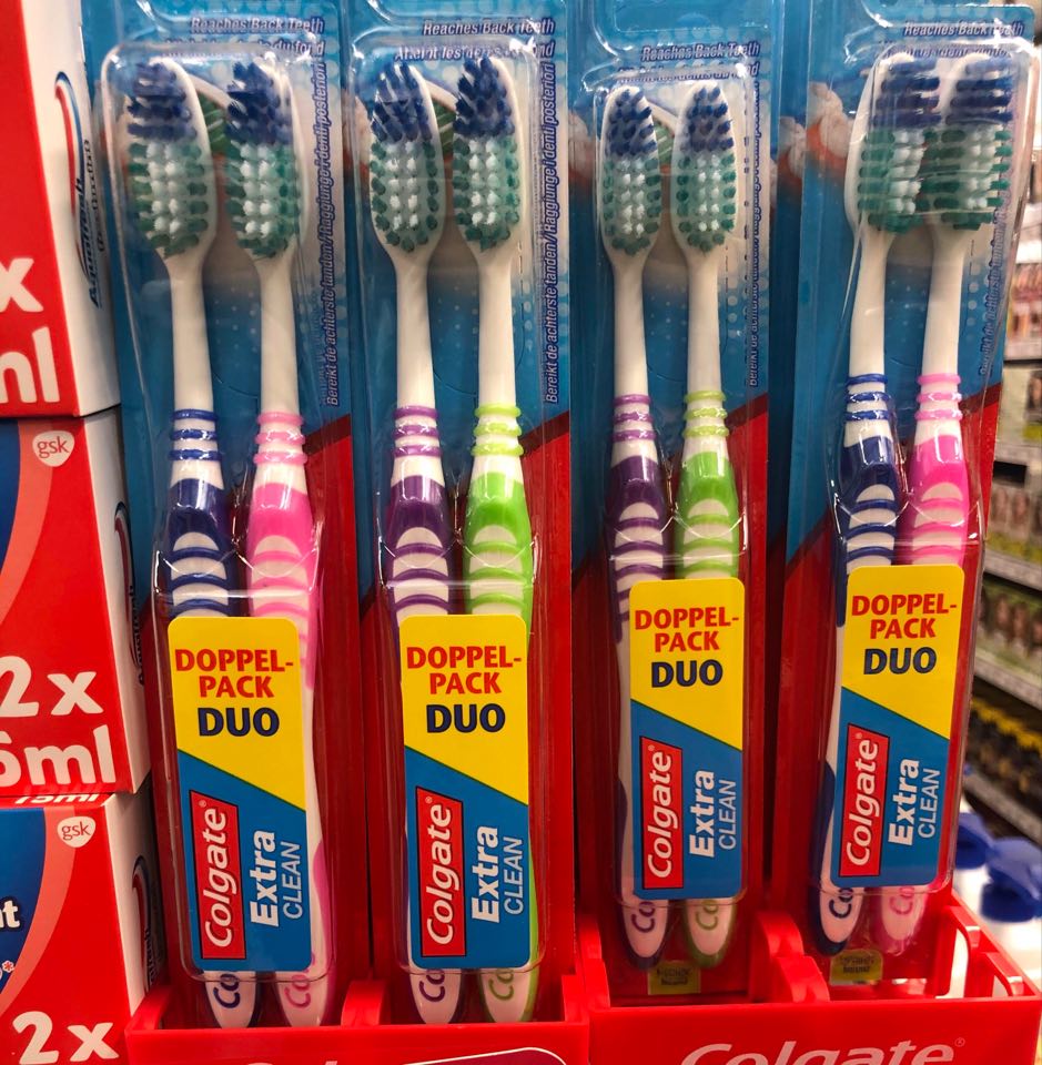 Bàn chải đánh răng Colgate Extra Clean