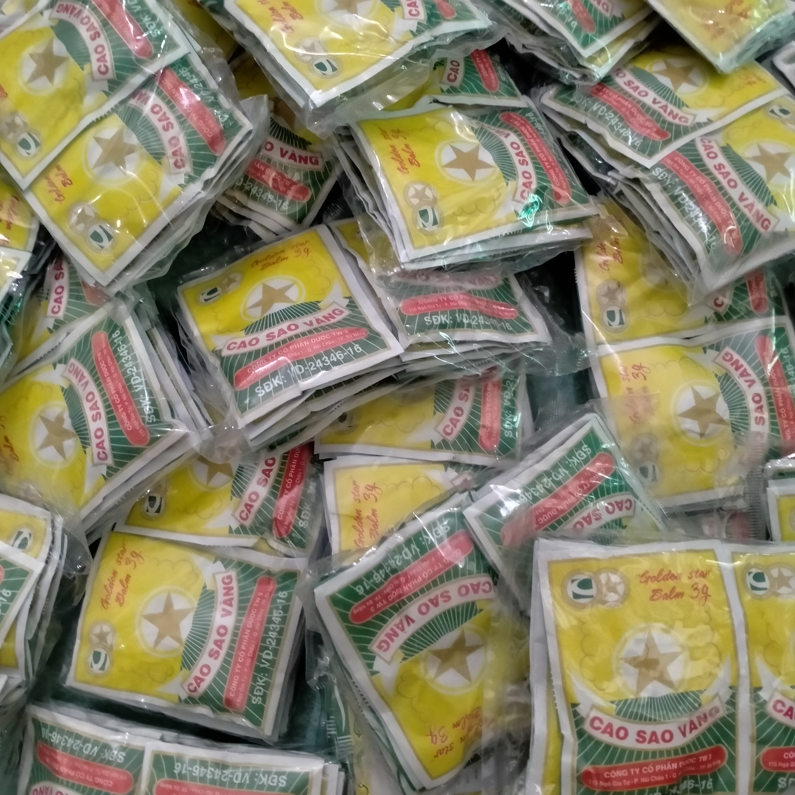 100 dầu cù là Cao Sao Vàng  MIỄN SHIP ( 100 hộp x 3g cao xoa bóp ,  Công ty dược TW3 -  Đà Nẵng )