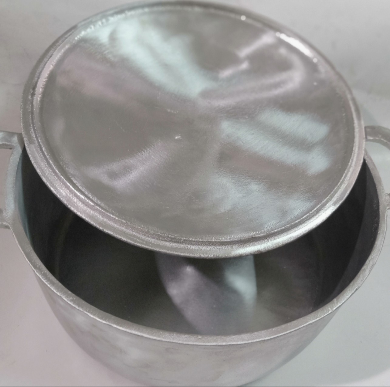 NỒI GANG ĐÚC BẰNG KHUÔN SẮT26CM