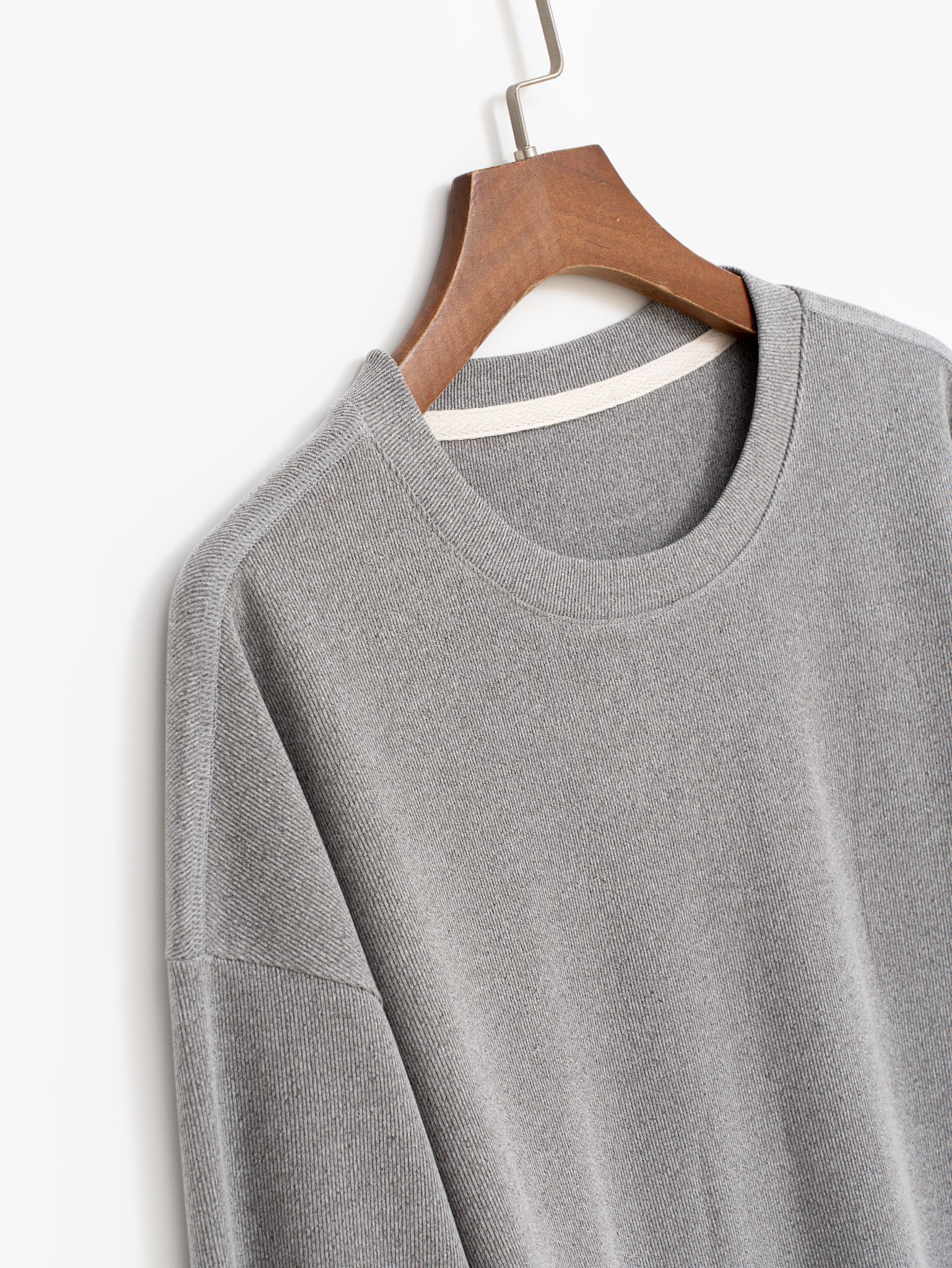 Áo sweater dài tay trơn basic MADELEN