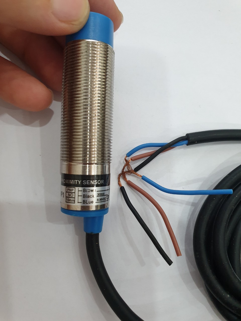 Cảm biến tiệm cận Omron tiệm cận E2E- X10MF1 phi 18 PNP No 6-36VDC