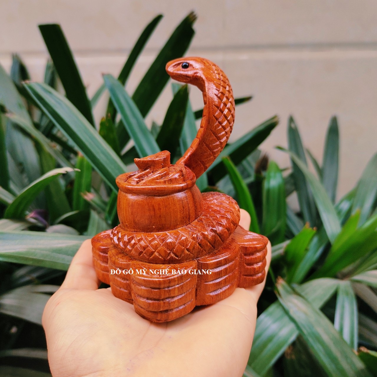 Tượng con rắn gỗ hương cao 12 cm