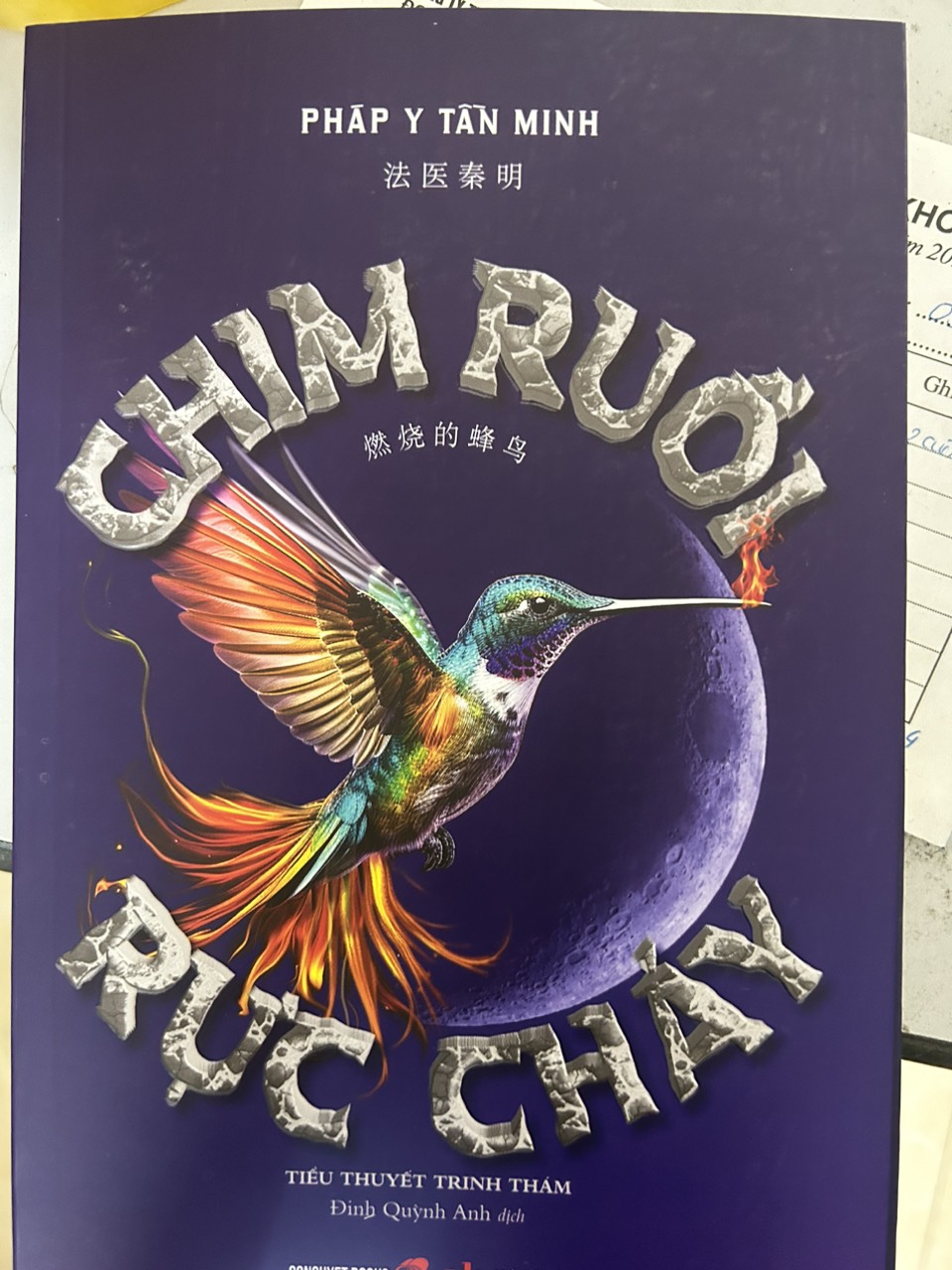 Sách - chim ruồi rực cháy - pháp y tần mình