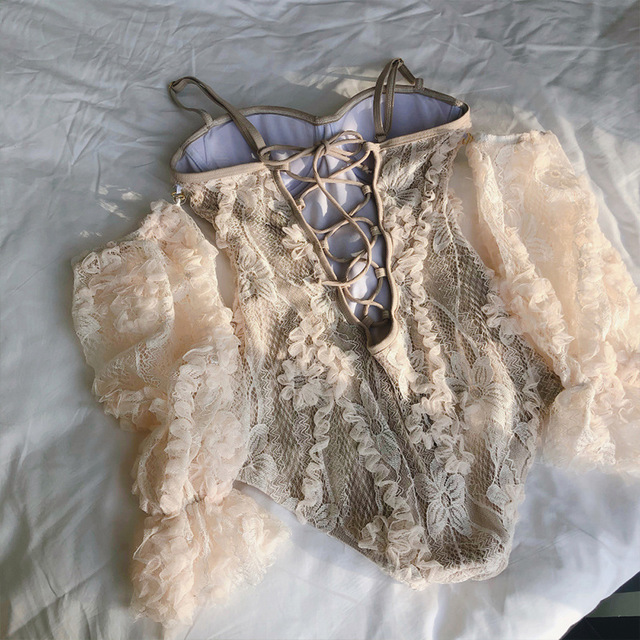 Bikini trễ vai phối ren tiểu thư