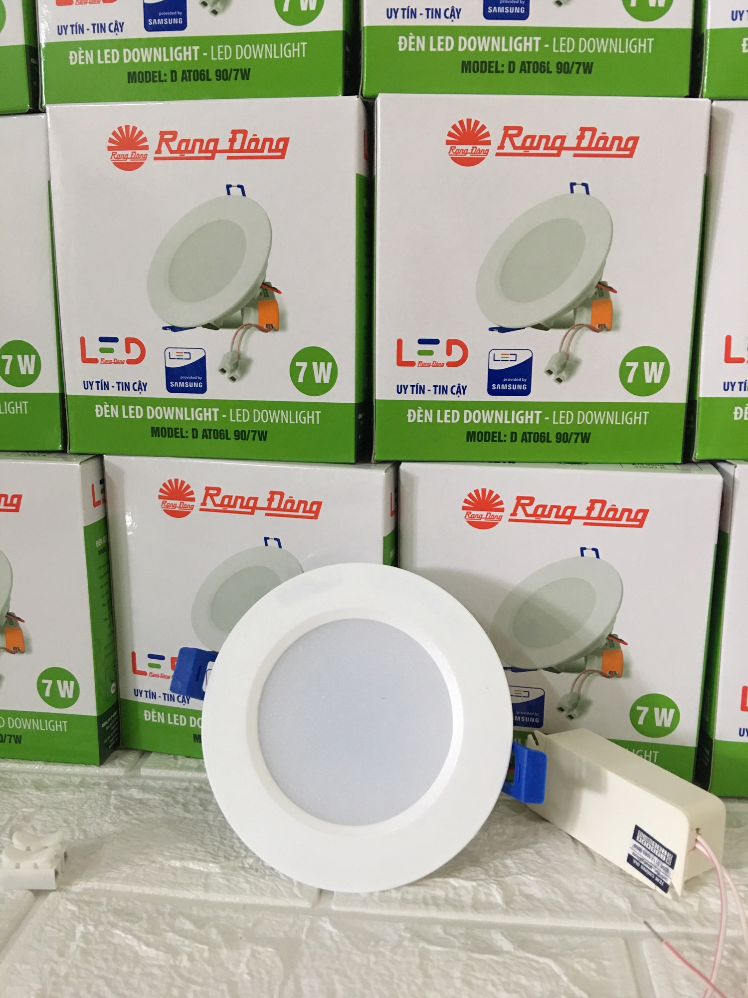 Đèn led âm trần rạng đông