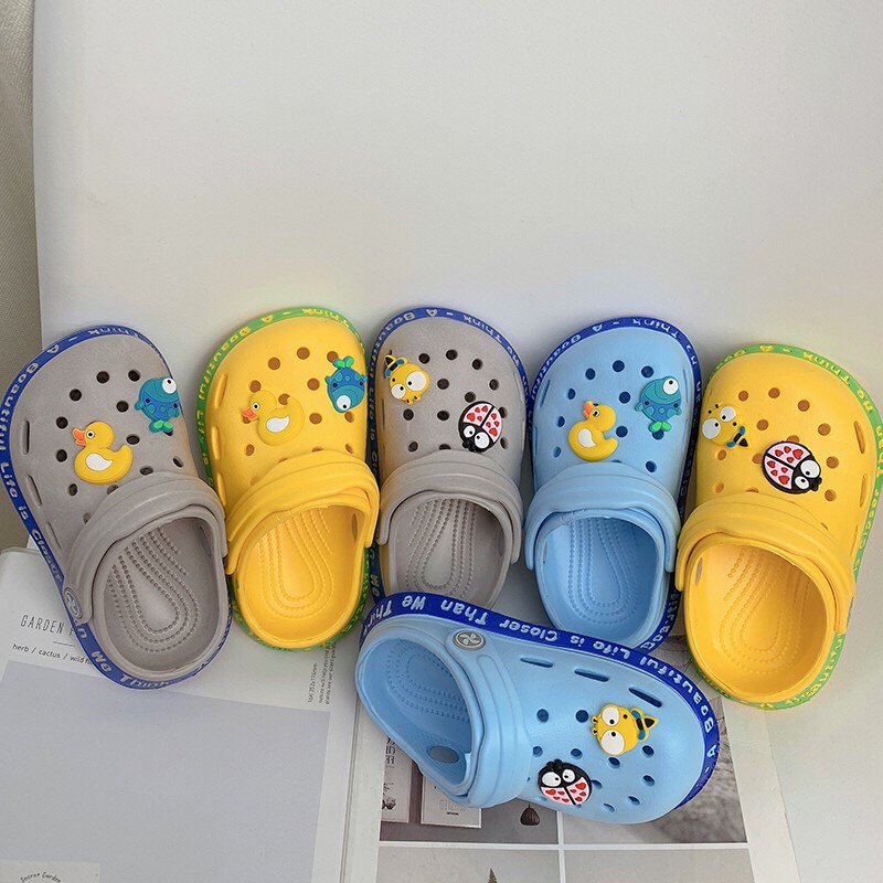 Dép Sục Nhựa Siêu Nhẹ Cho Bé