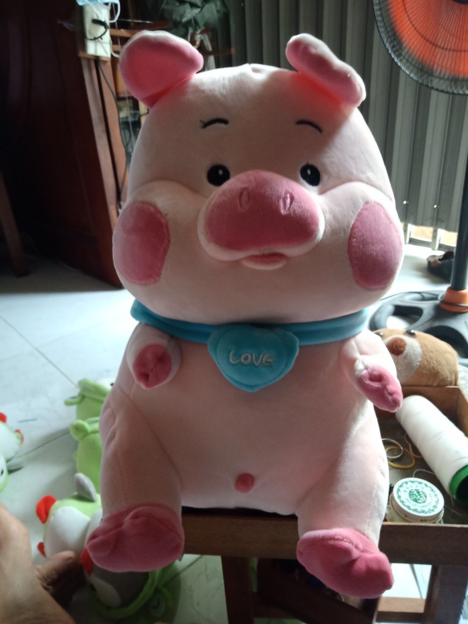 GẤU BÔNG HEO NGỒI ĐEO TIM DỄ THƯƠNG SIZE 50CM