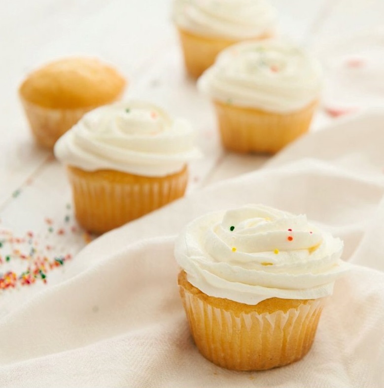300 chén giấy cupcake mềm - trắng - Nâu - số 12