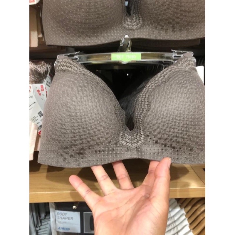 Áo lót uniqlo ren cài sau không gọng Nhật Bản