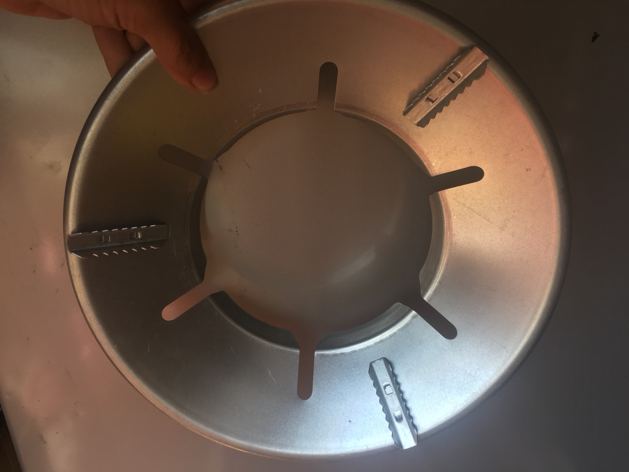 [Voucher 7% Max 800K] Kiềng chắn gió bếp ga kính inox âm dương cao cấp mẫu mới 2021 tiết kiệm gas bếp 4 , 5 , 6 chân