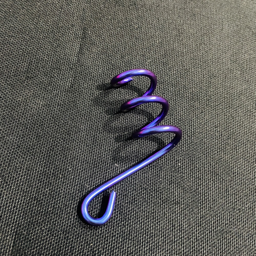 Pas giữ dây dầu trước xe máy kiểu LÒ XO gắn các dòng xe máy hiện náy (màu TÍM  TITAN)