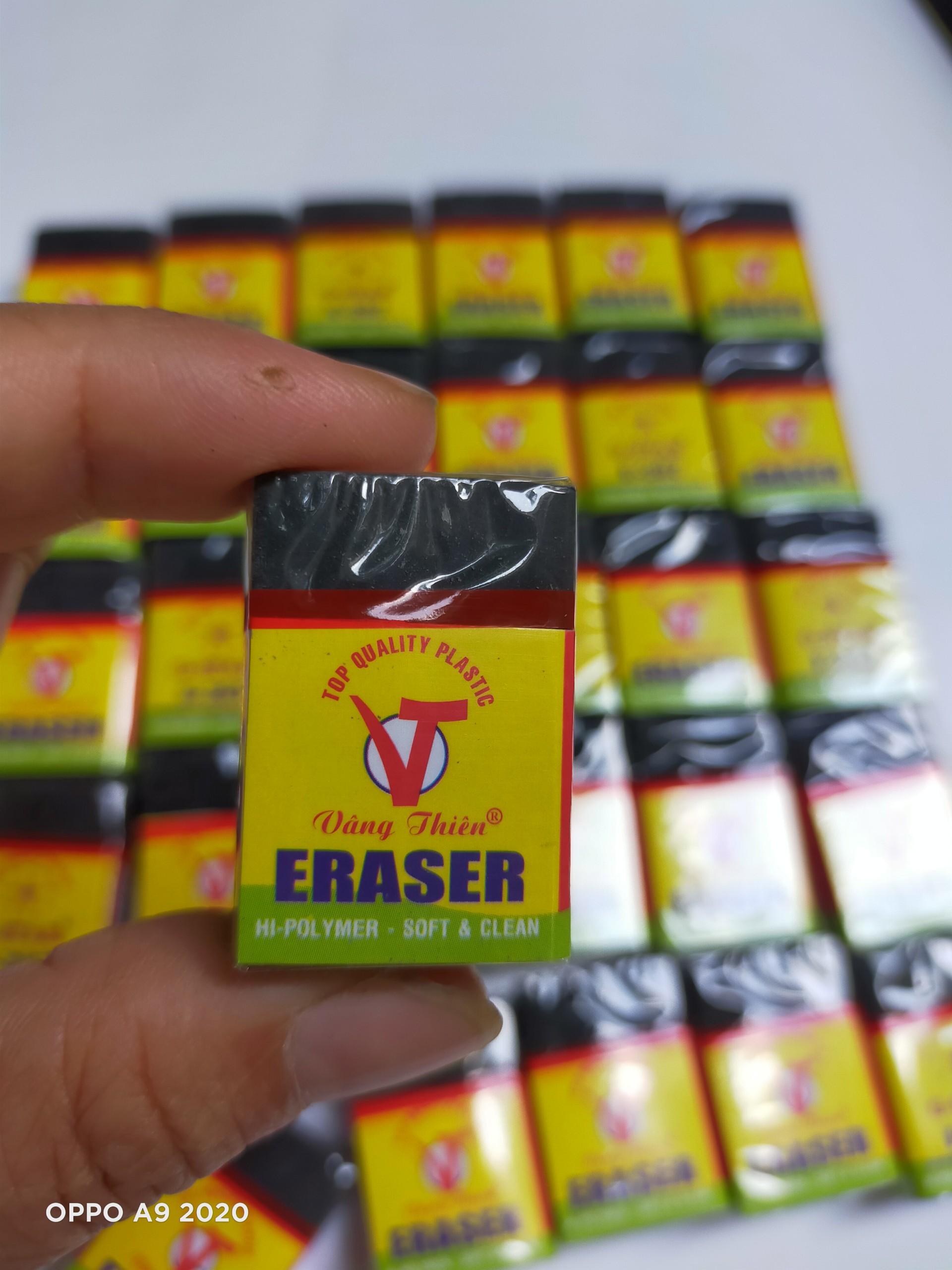 Combo 10 cục gôm trắng/đen E-207 Gstar