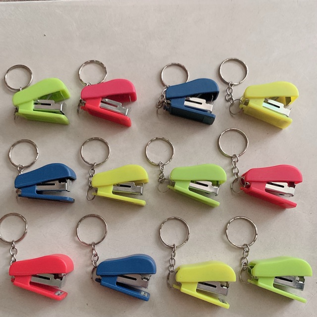Móc khóa bấm kim mini dễ thương đa năng