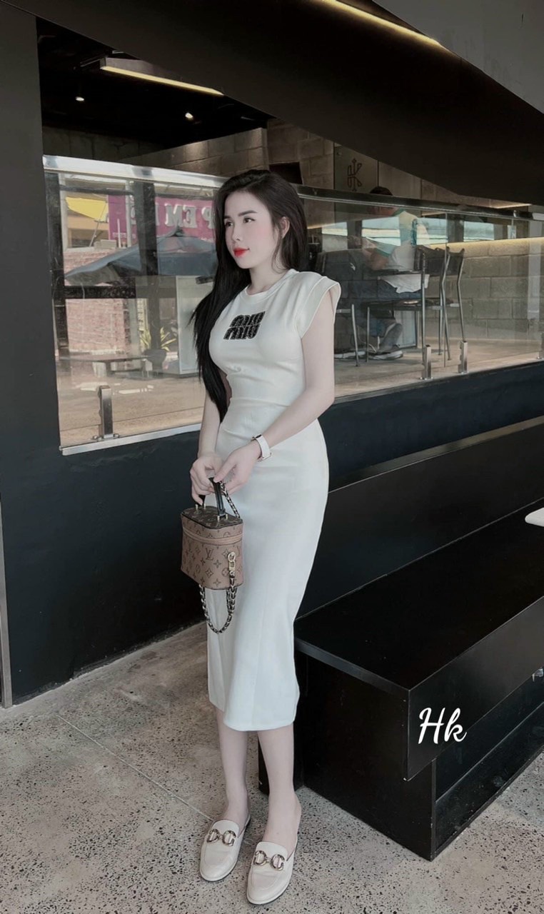 Váy dúm eo đính đá chữ miumiu
