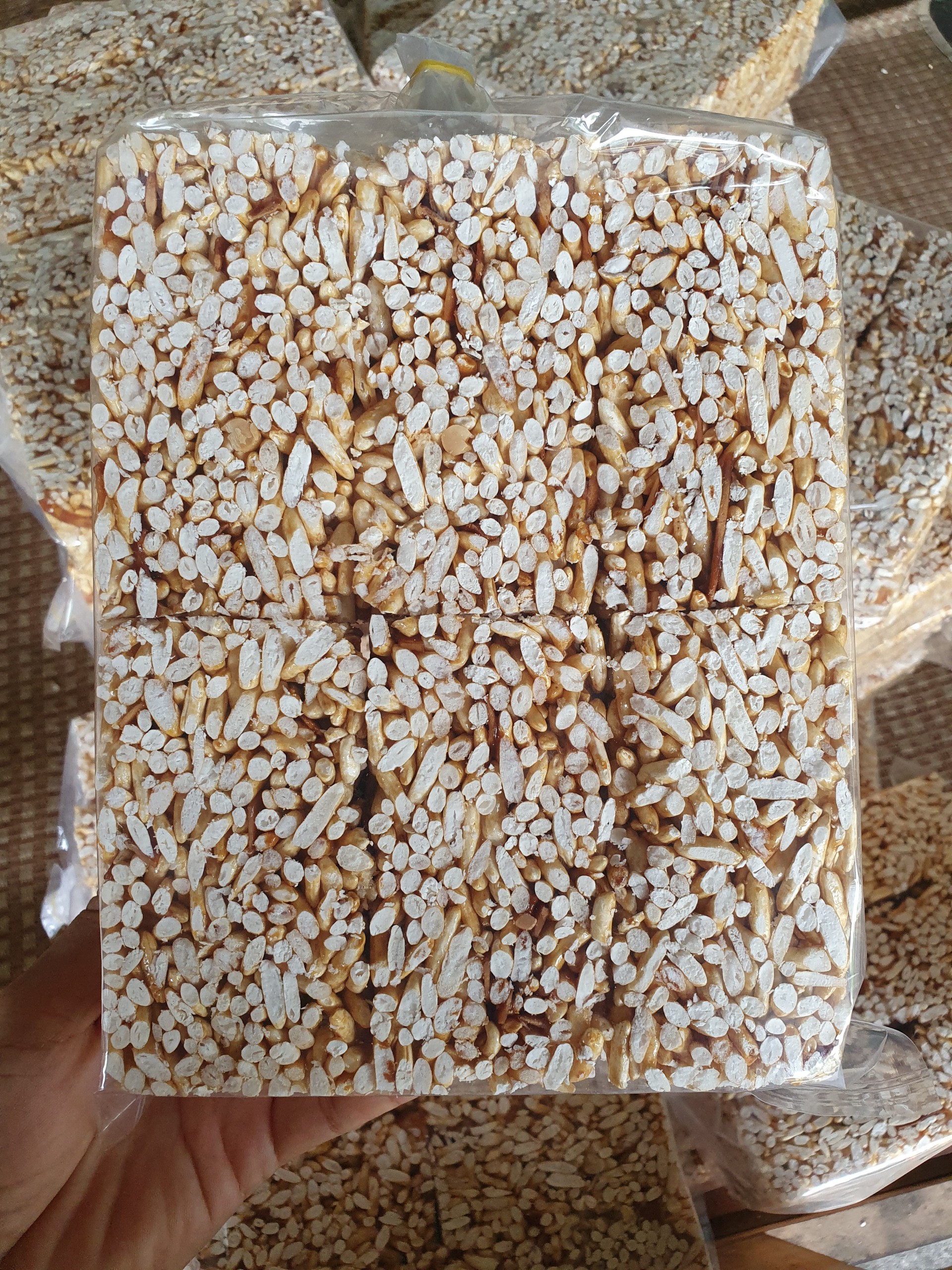 cốm gạo ngào đường thơm ngon