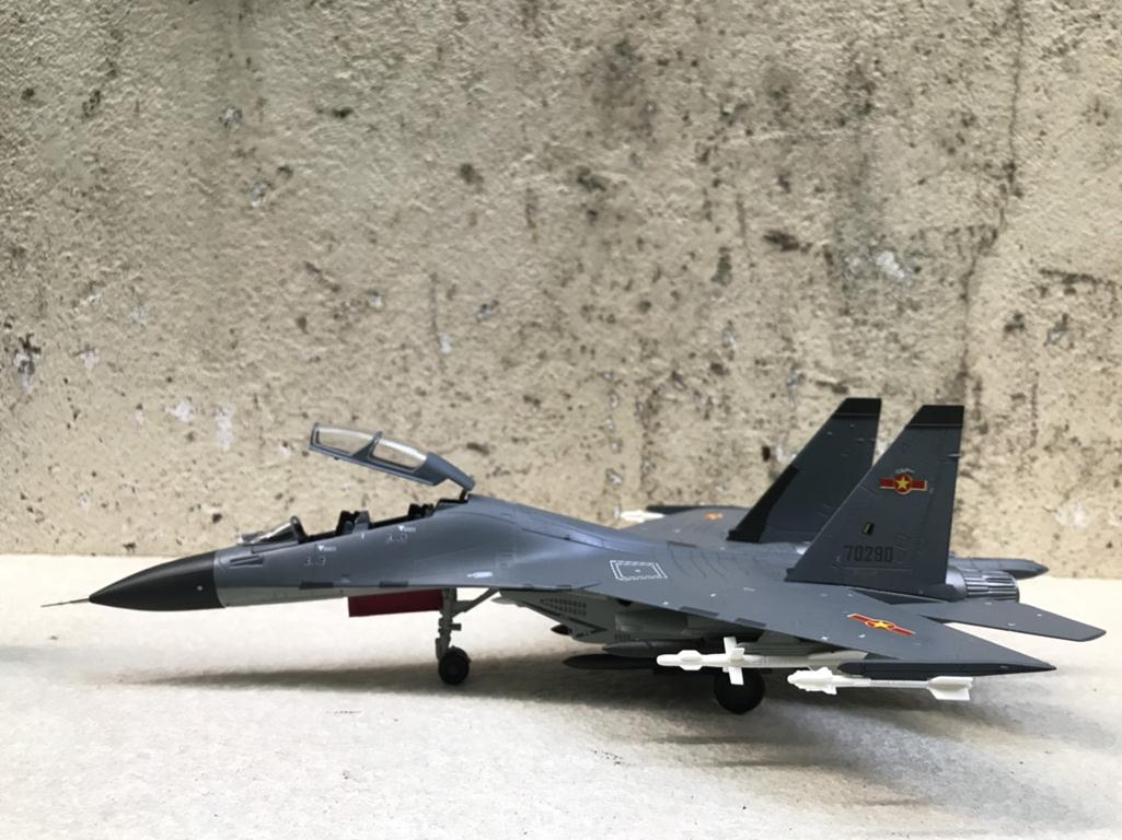 Mô hình máy bay Tiêm kích SU-30MKK 1:72