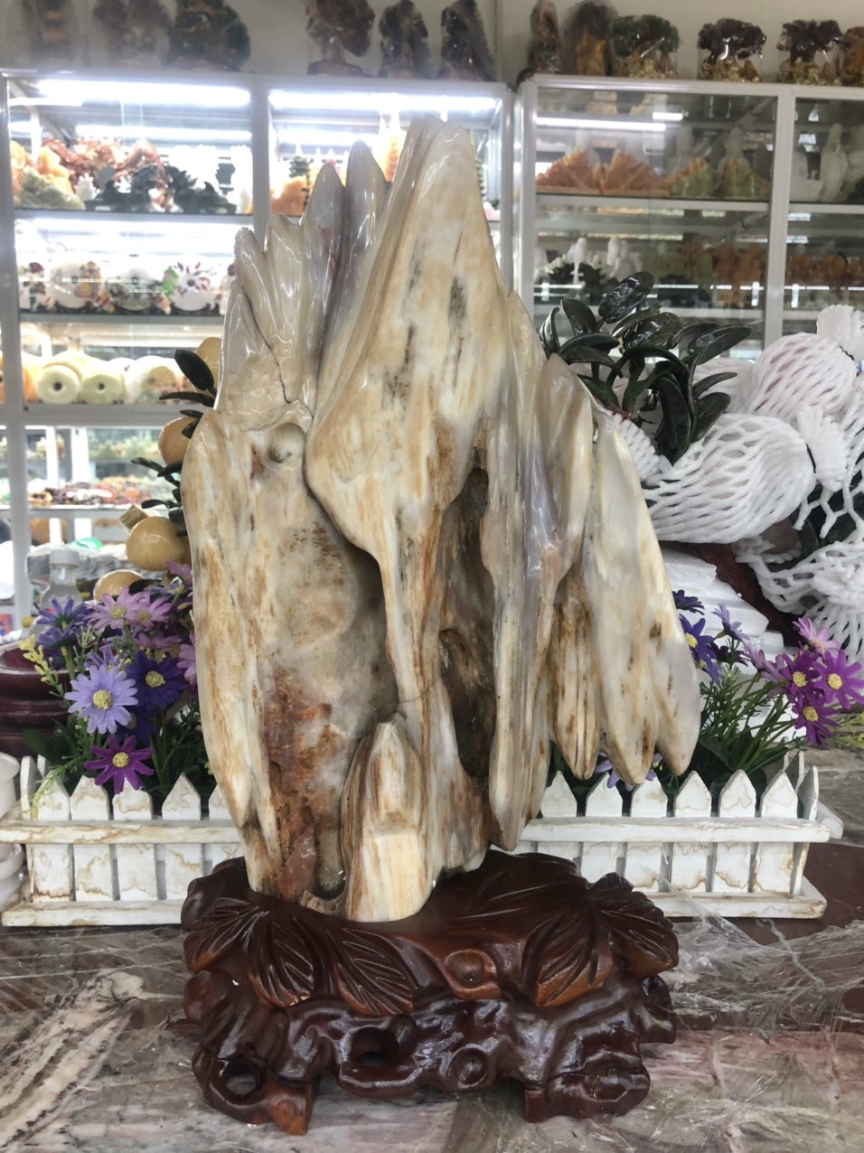 Trụ gỗ hóa thạch phong thủy
