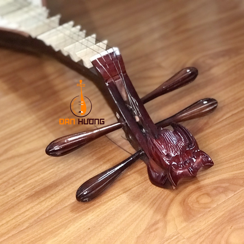 Đàn tỳ bà khảm trai