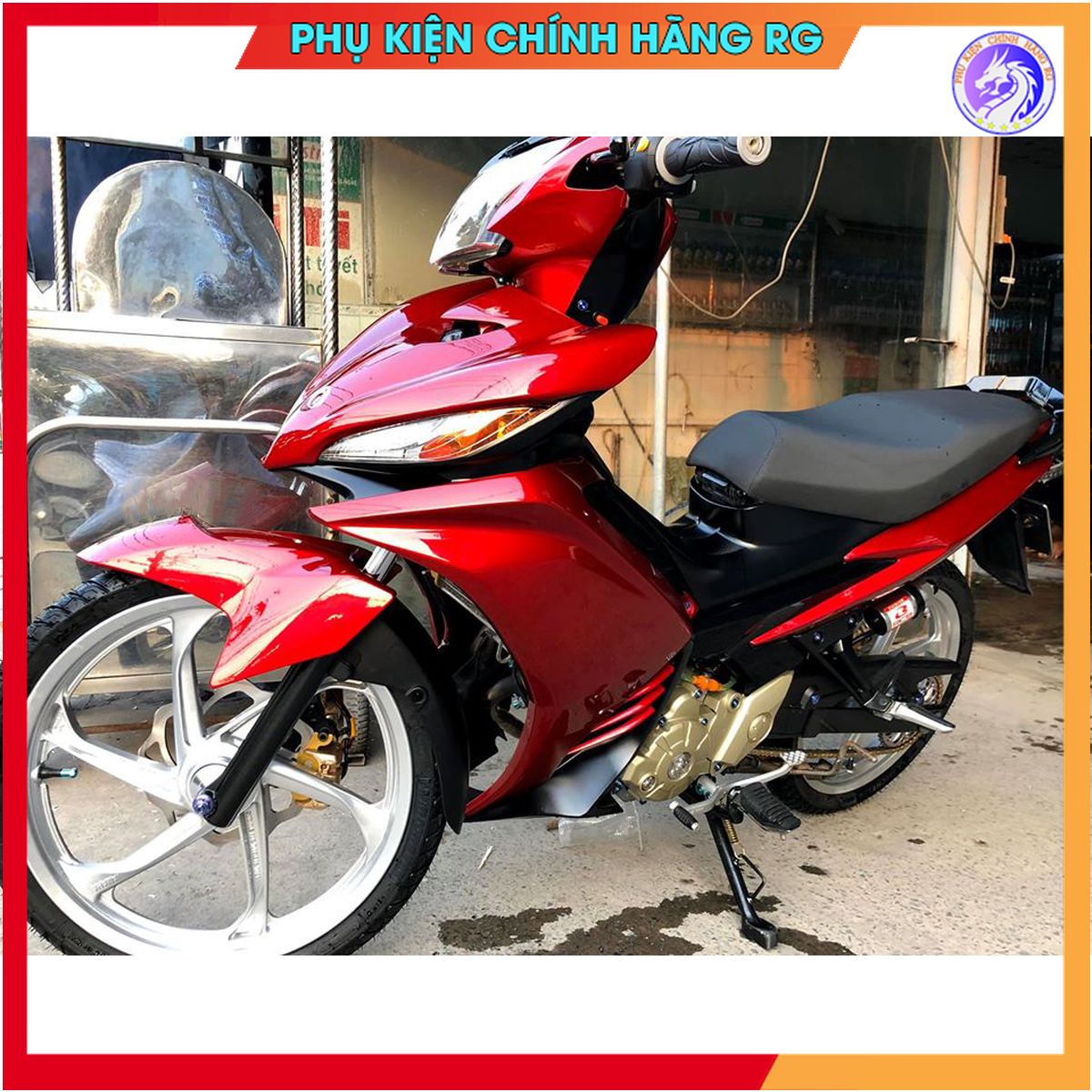 Sơn Xịt Samurai Đỏ Candy Mã Y138 sơn trên nền màu bạc