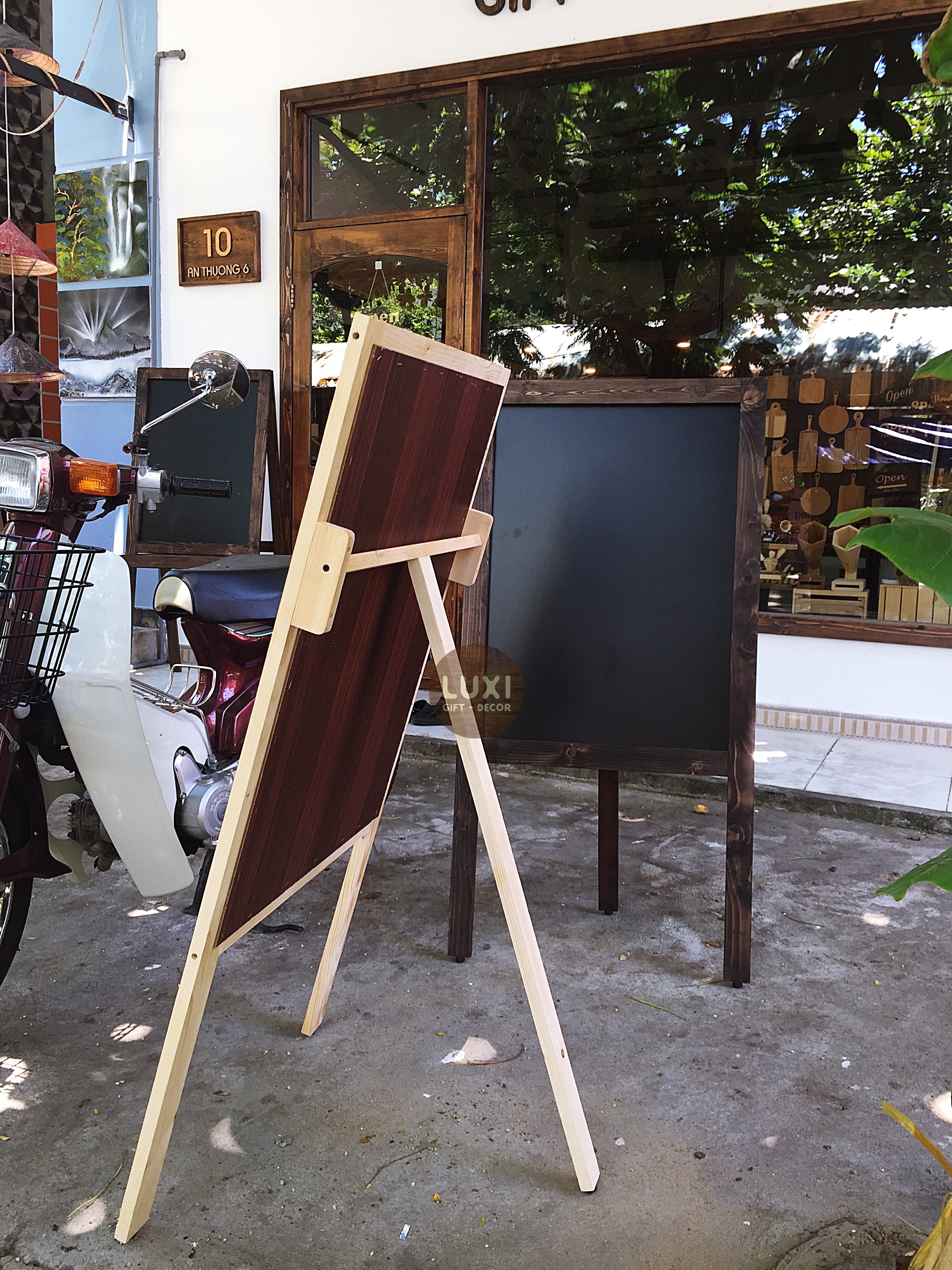 Bảng MENU cafe nhà hàng 1 mặt 3 chân gỗ gấp (TẶNG KÈM PHẤN MÀU + XỐP LAU BẢNG)
