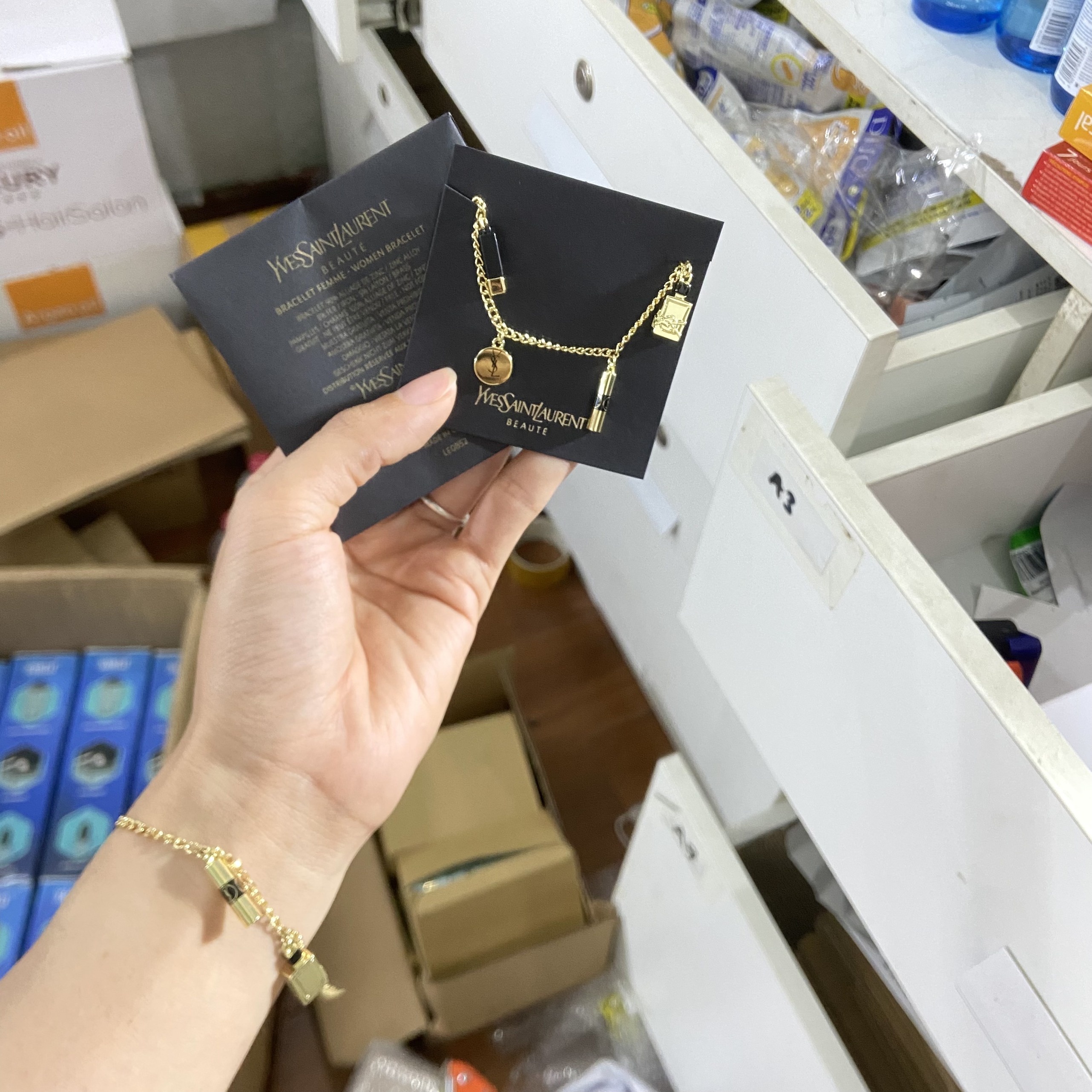 VÒNG LẮC TAY YSL GIFT - AUTH 100%
