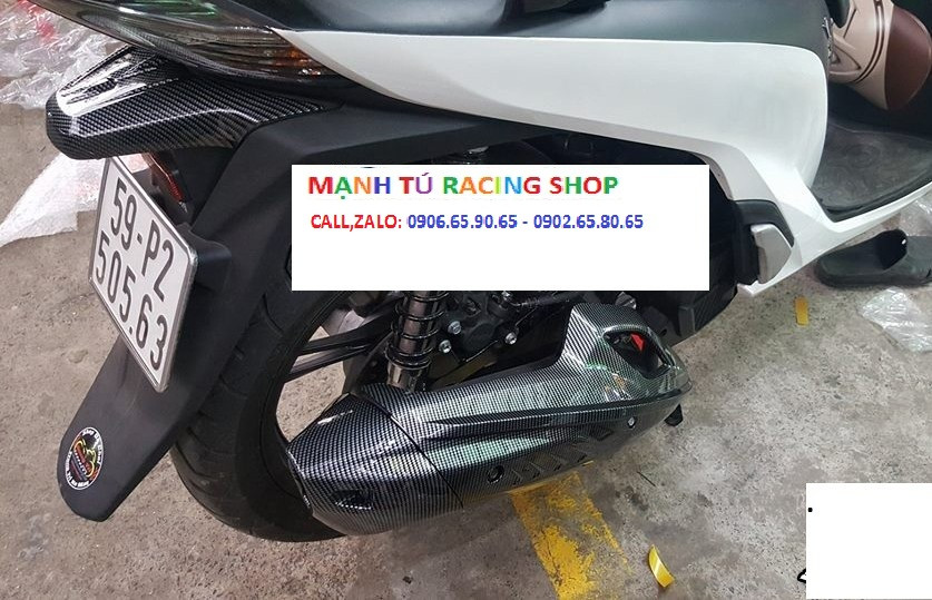 ỐP CHỤP ĐUÔI PÔ CARBON XE SH 2017 - 2019