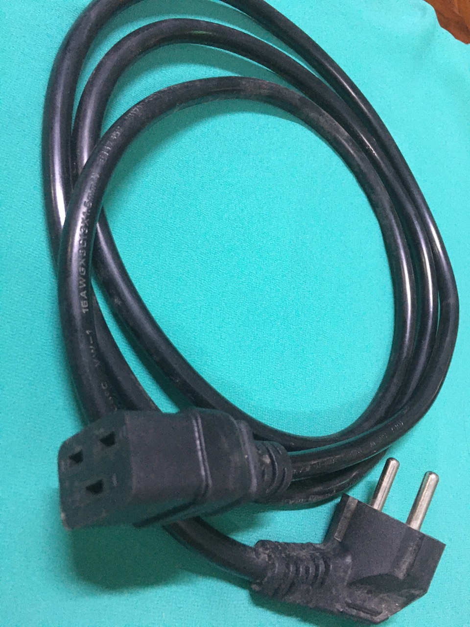 Dây nguồn C19 hai chấu tròn dài 1.8m