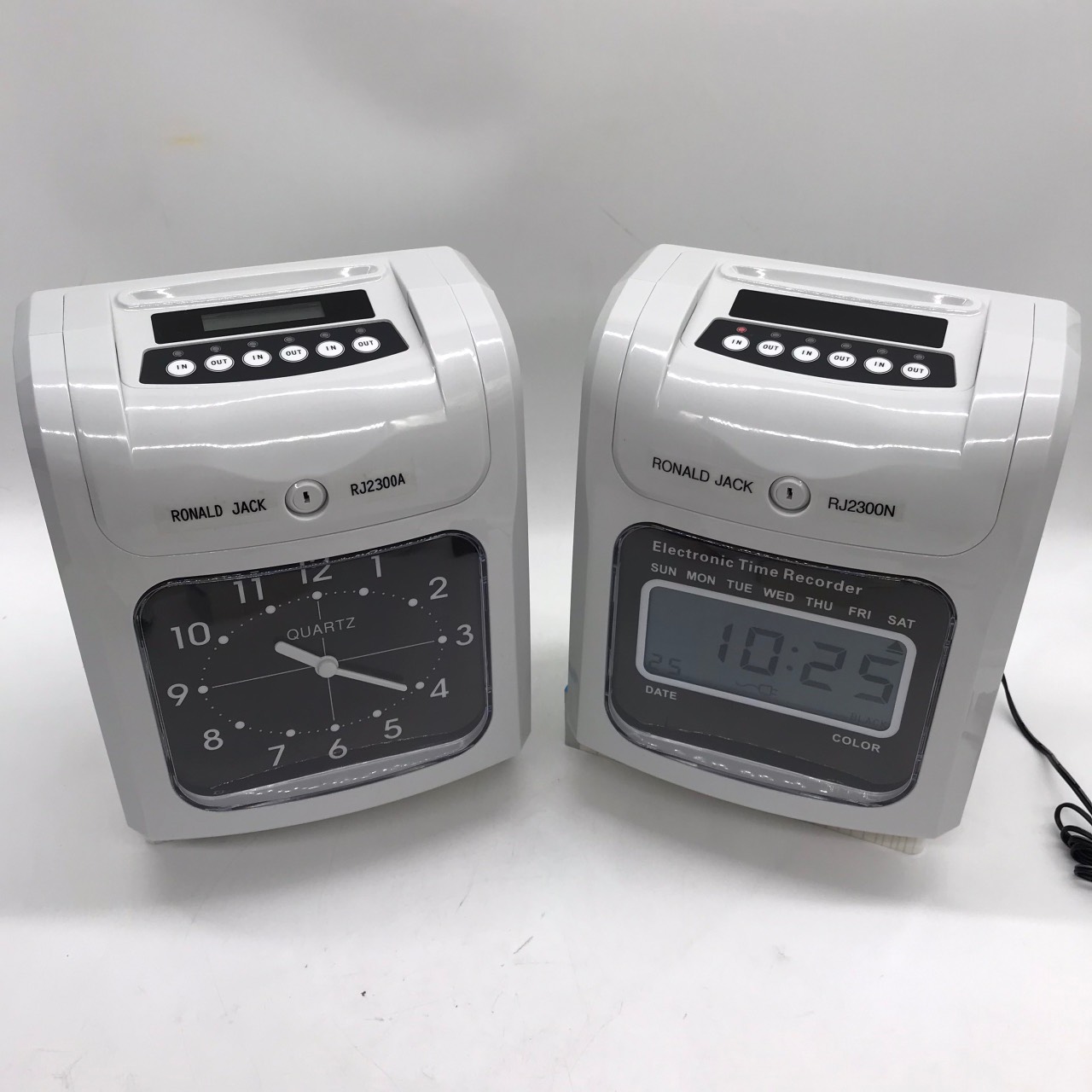 RJ-2300A/N Máy châm công thẻ giấy, đồng hồ kim, màu trắng xám, in 6 cột, tặng 200 thẻ, tích hợp loa, phù hợp 100-350 nhân viên