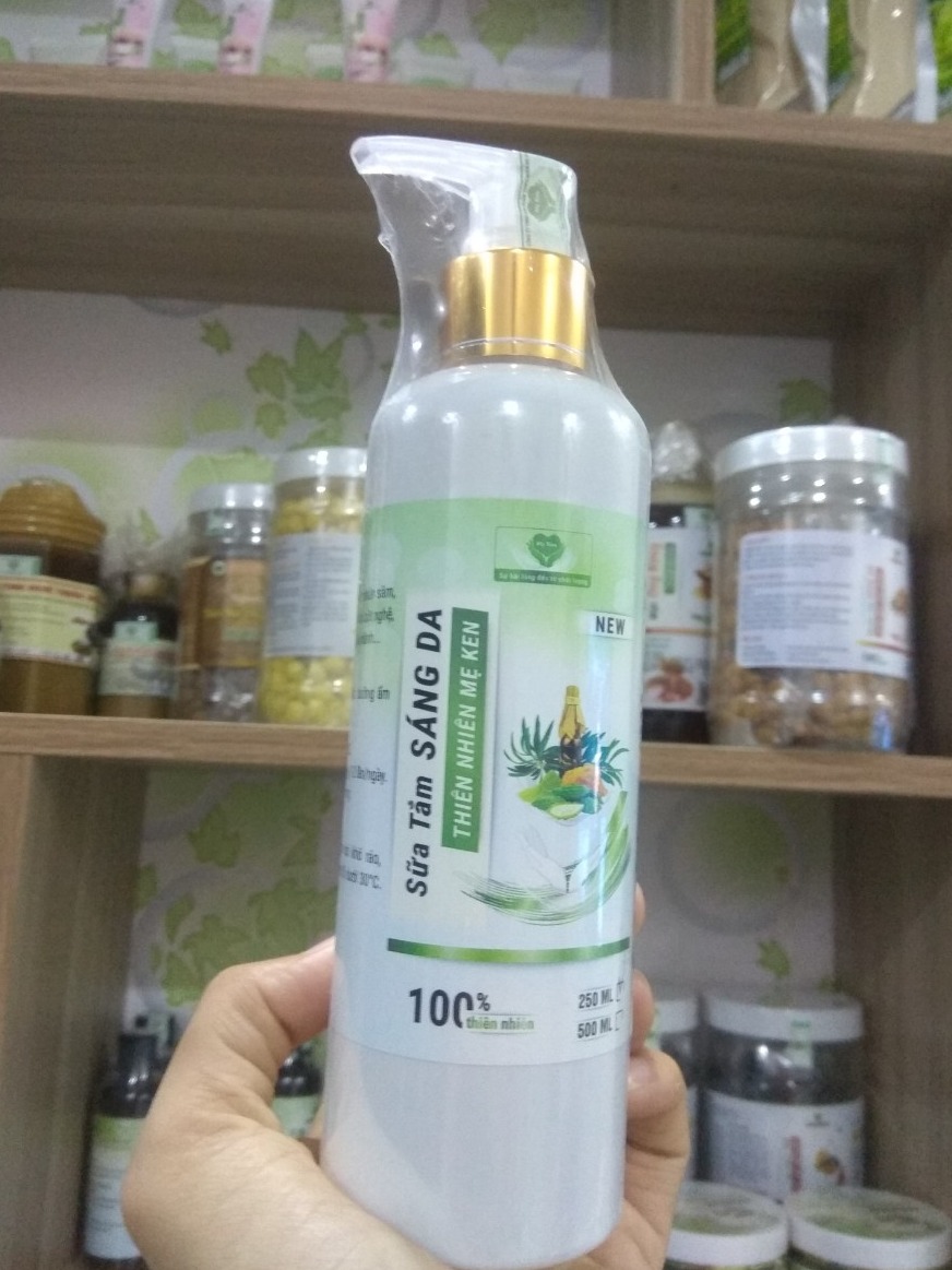 Sữa tắm sáng da mẹ ken-chai 250ml hoàn toàn từ thiên nhiên