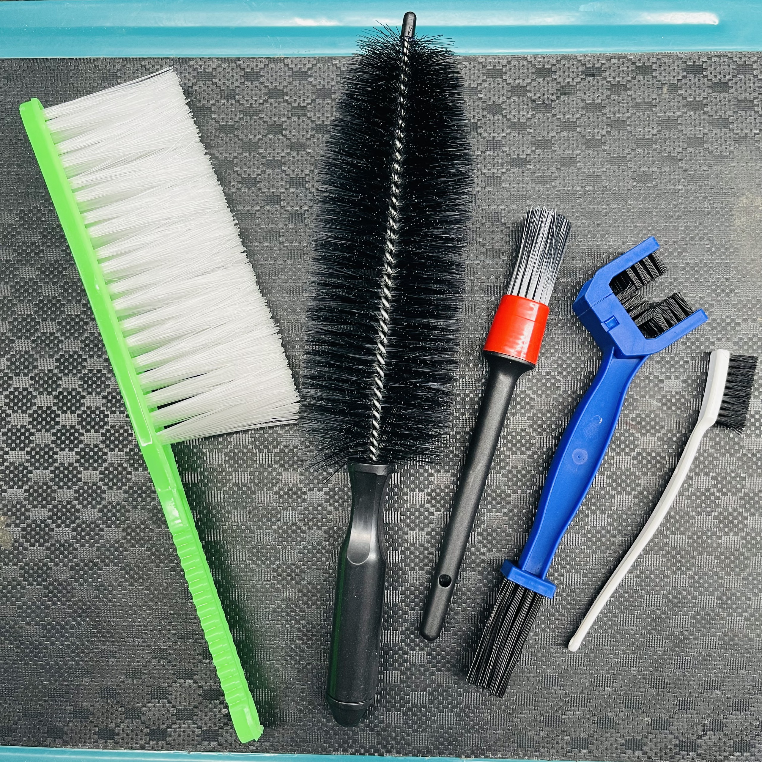 COMBO 5, Dụng Cụ Rửa Xe Tại Nhà (CỌ LAZANG 35CM + BÀN CHẢI CƯỚC + BÀN CHẢI SÊN 3D + 1 CỌ + BÀN CHẢI NHỎ)