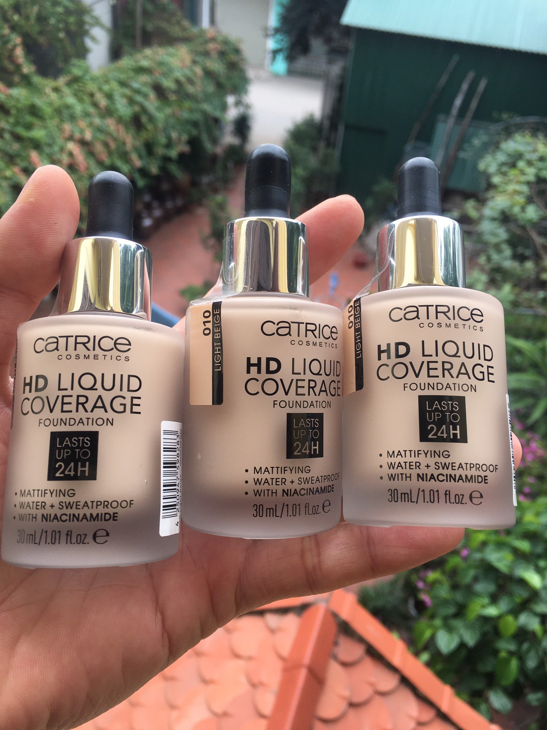 Kem nền Catrice HD Liquid Coverage Foundation 24h - Sẵn 2 tone 010 và 020