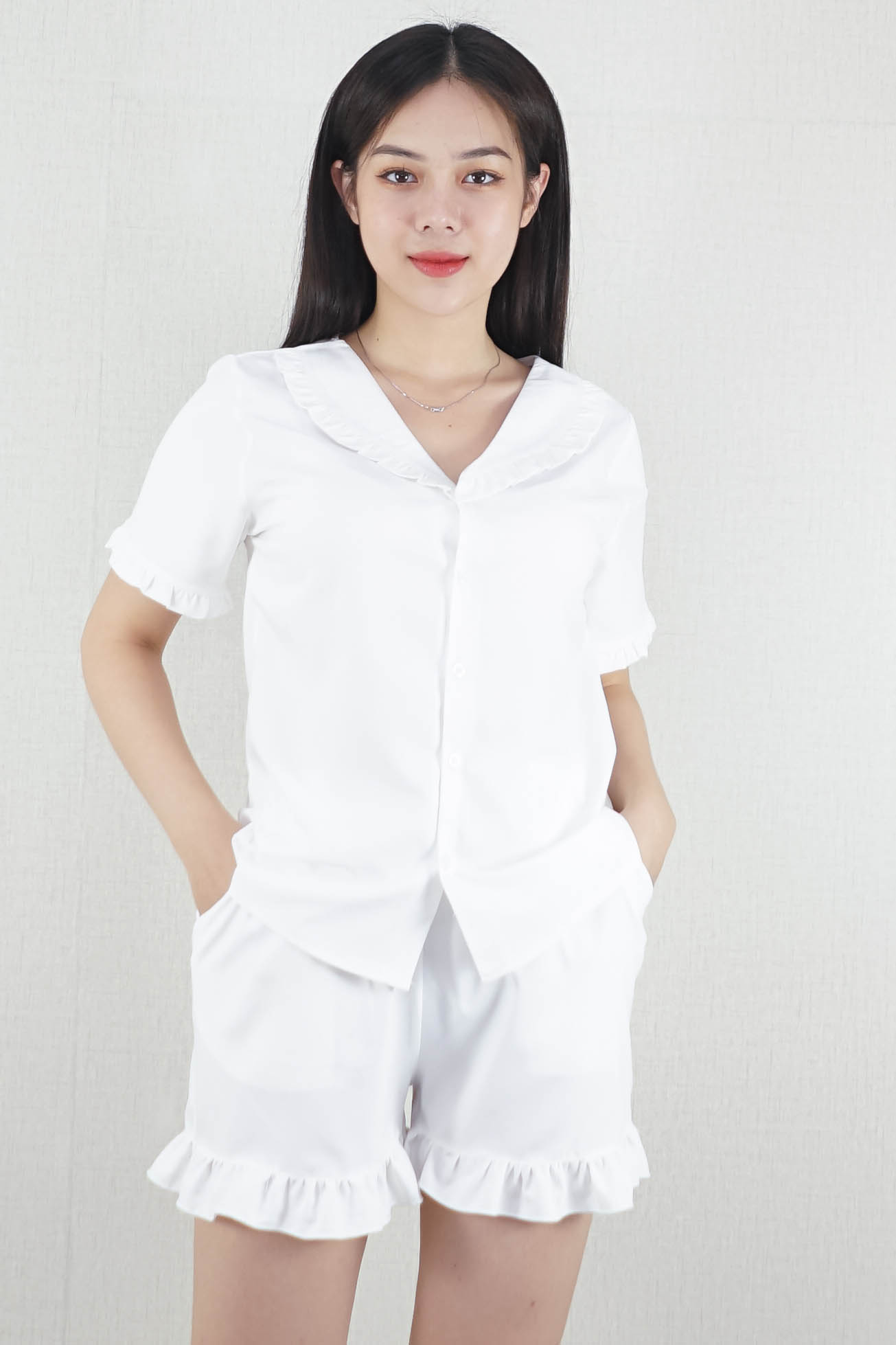 Bộ đồ pijama nữ quần ngắn tay ngắn màu trắng cổ sen bèo - vải lụa pháp cao cấp - cực kì dễ thương