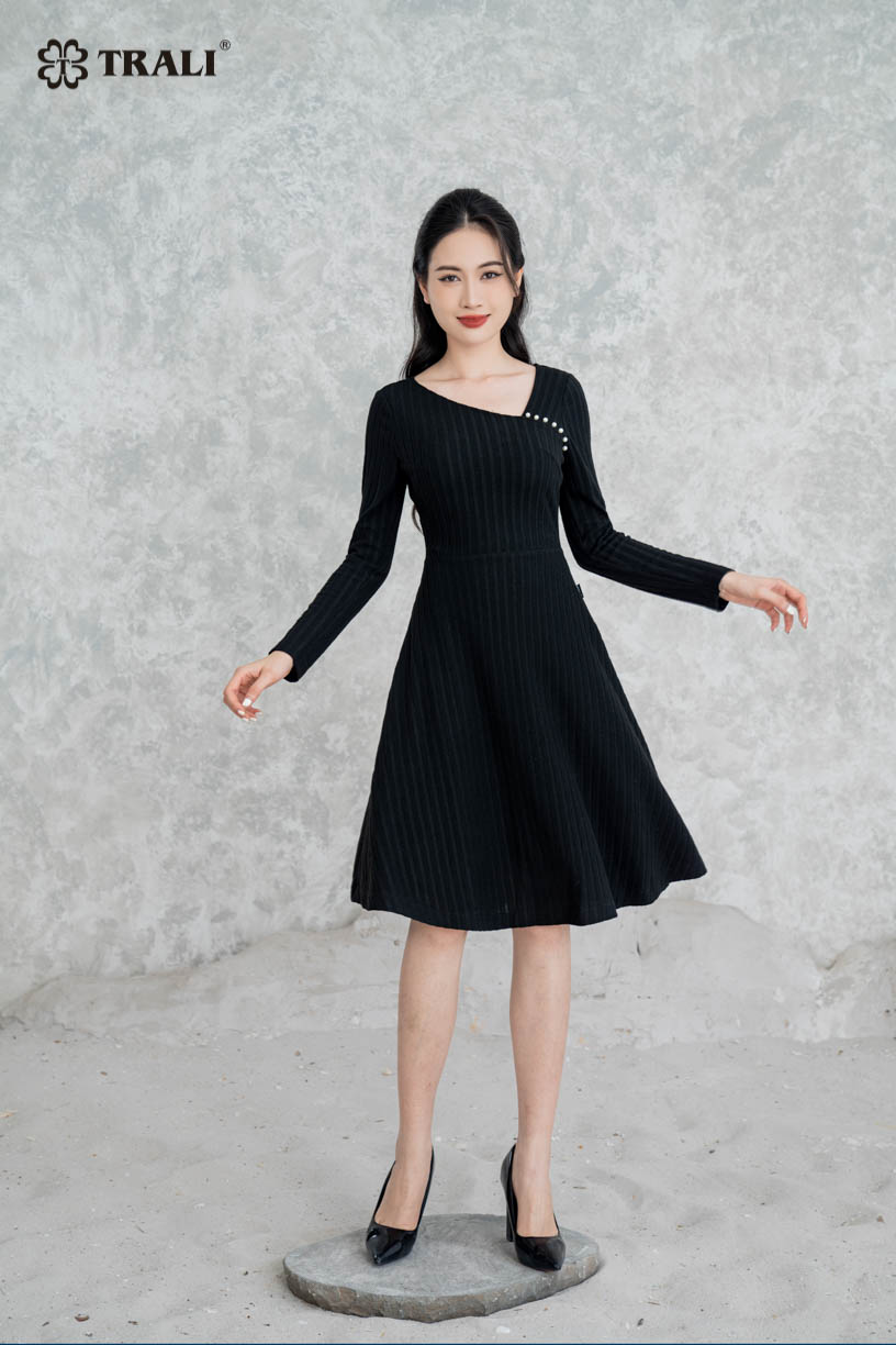 Đầm Len Nữ TRALI 23229 Màu Đen