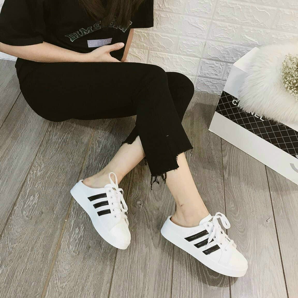 Giày sục thể thao năng động trẻ trung