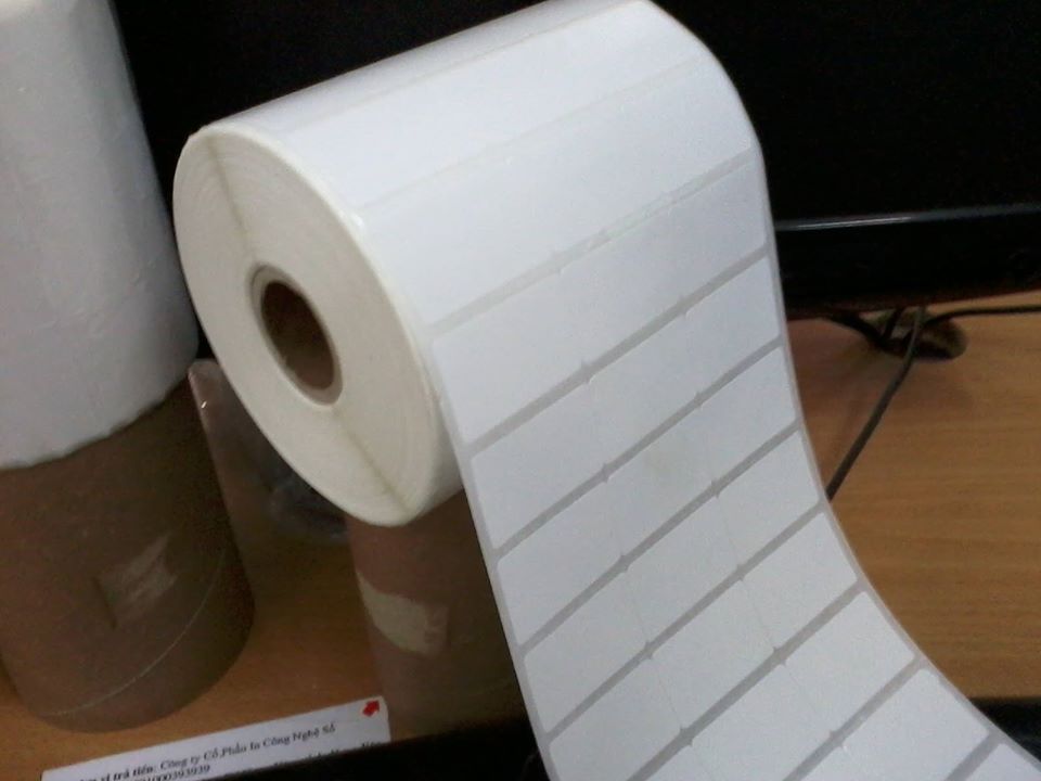 Giấy in tem mã vạch 3 tem 35x22mm (dài 50m) 6000 tem