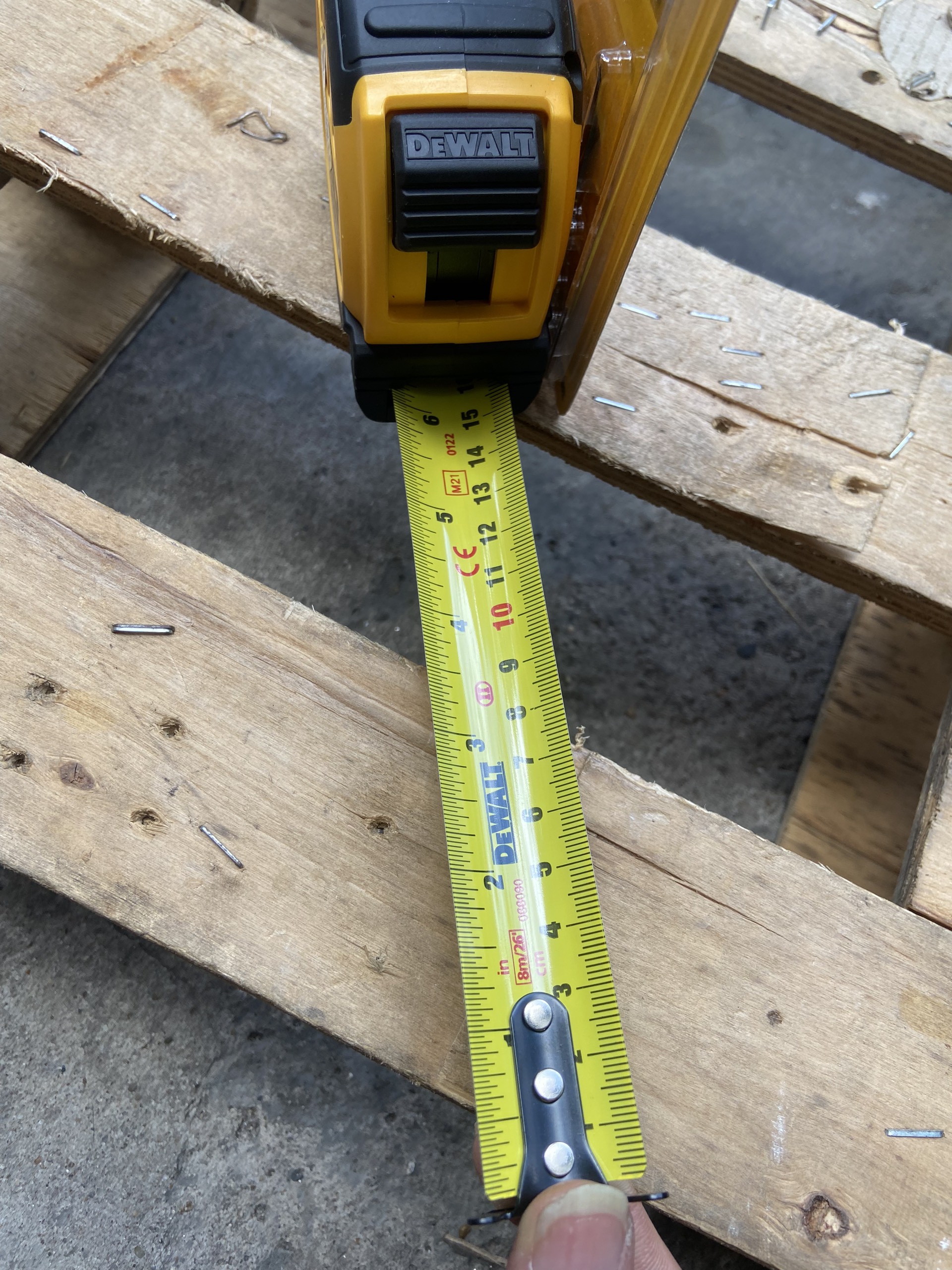 DWHT36027-0-30 Thước cuốn thép Dewalt 8m/26"